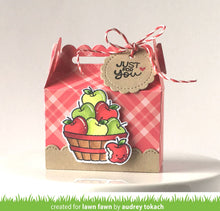 Load image into Gallery viewer, scalloped treat box